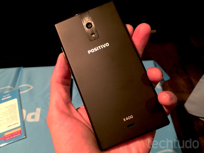 X400, um dos smartphones lançados pela Positivo (Foto: Fabrício Vitorino/TechTudo)