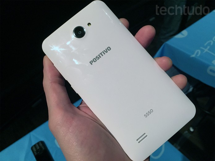 Positivo S550, smartphone recém-lançado da companhia (Foto: Fabrício Vitorino/TechTudo)